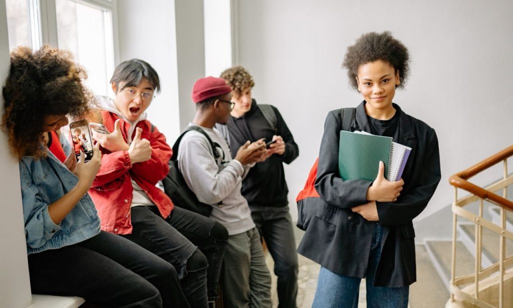 Why Should Cellphones Be Allowed in School?